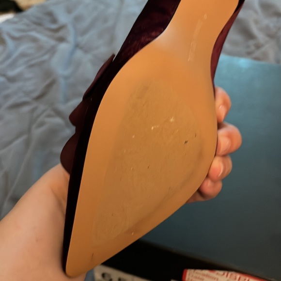 Banana Republic Velvet Burgundy Heel size 6.5 - Picture 3 of 4